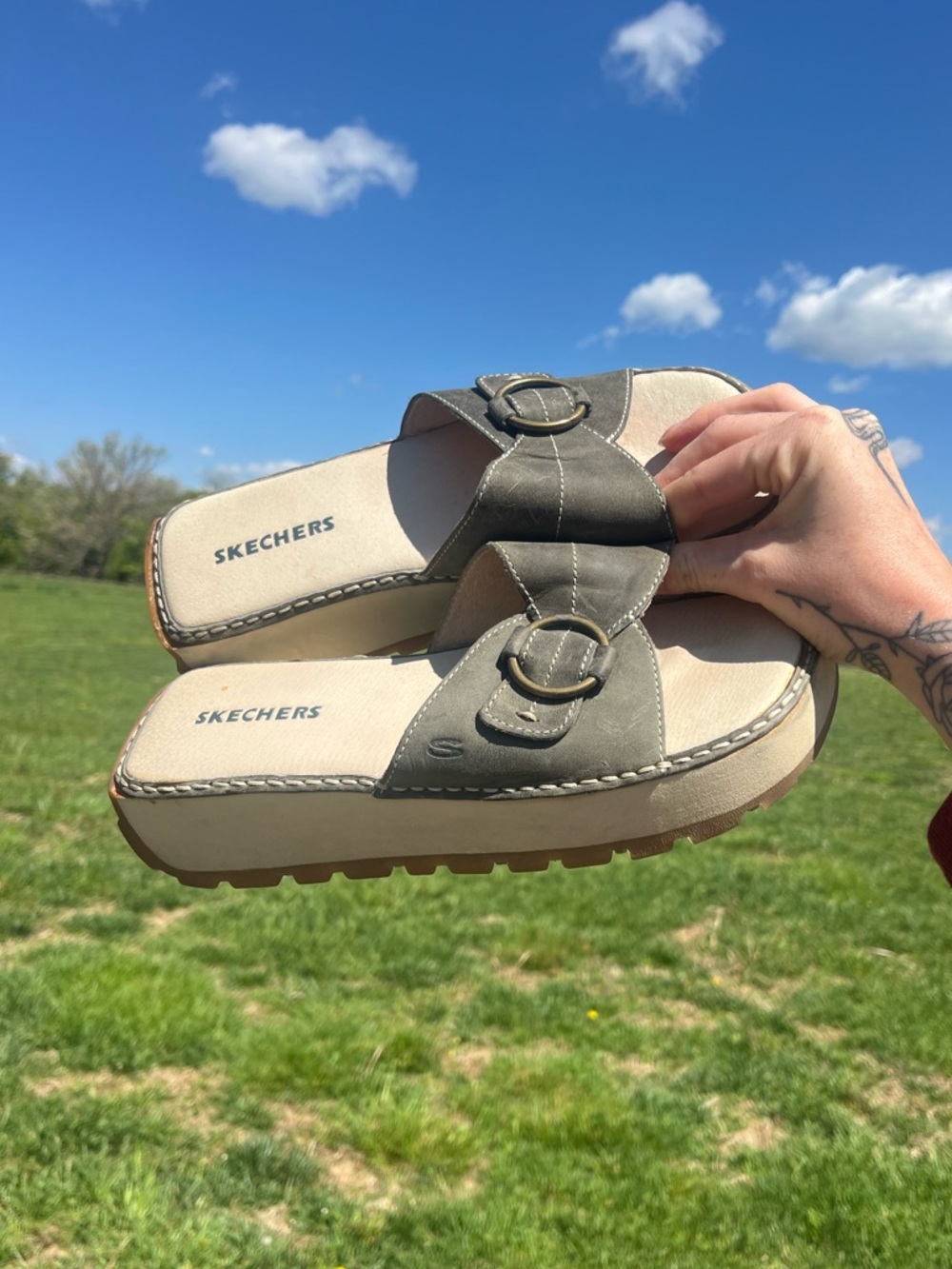 Women’s Skechers smoothies chunky platform sandals grey leather slip on Y2K